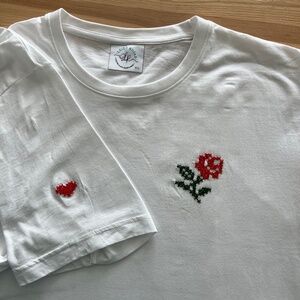 New* Handcrafted cross stitch Tshirt 100% Color withe Size M